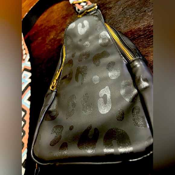 Leopard Aztec crossbody bag - Picture 2 of 8